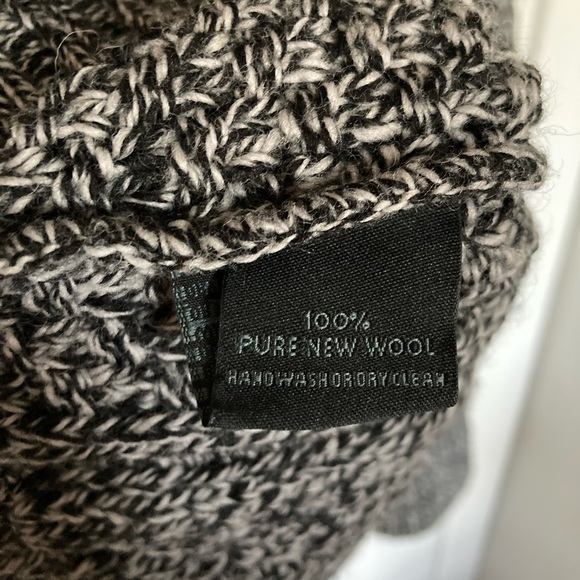100% Wool Shawl Cardigan - Picture 3 of 3
